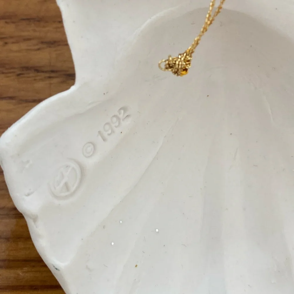 Vintage Retired Margaret Furlong‎ Angel Shell Christmas Ornament White Noel 1992